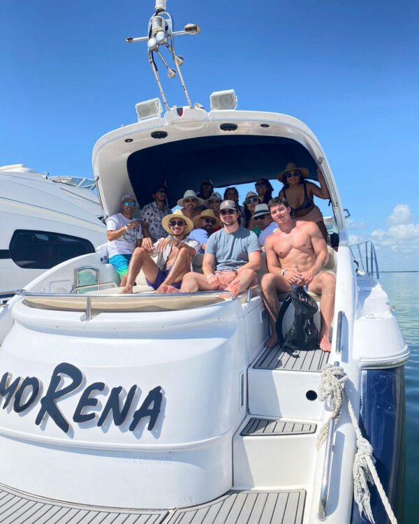 🛥️ Renta de Yate en Cancún - Morena 43FT | ¡Tu Aventura en el Caribe!